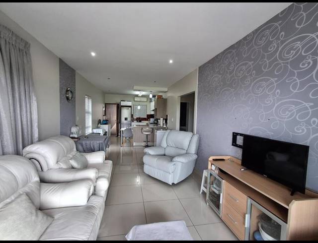 2 BEDROOM APARTMENT FOR SALE IN UMHLANGA RIDGE